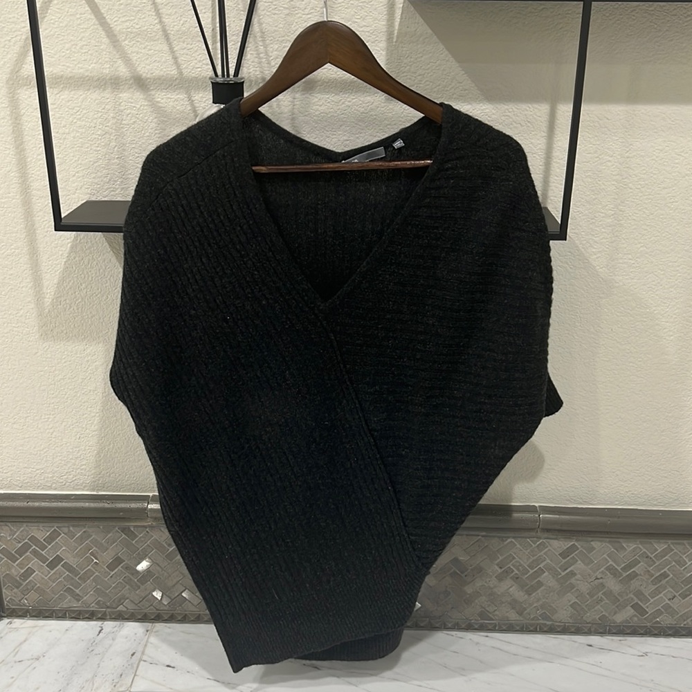 Vince charcoal v neck short sleeve sweater, Size: Small